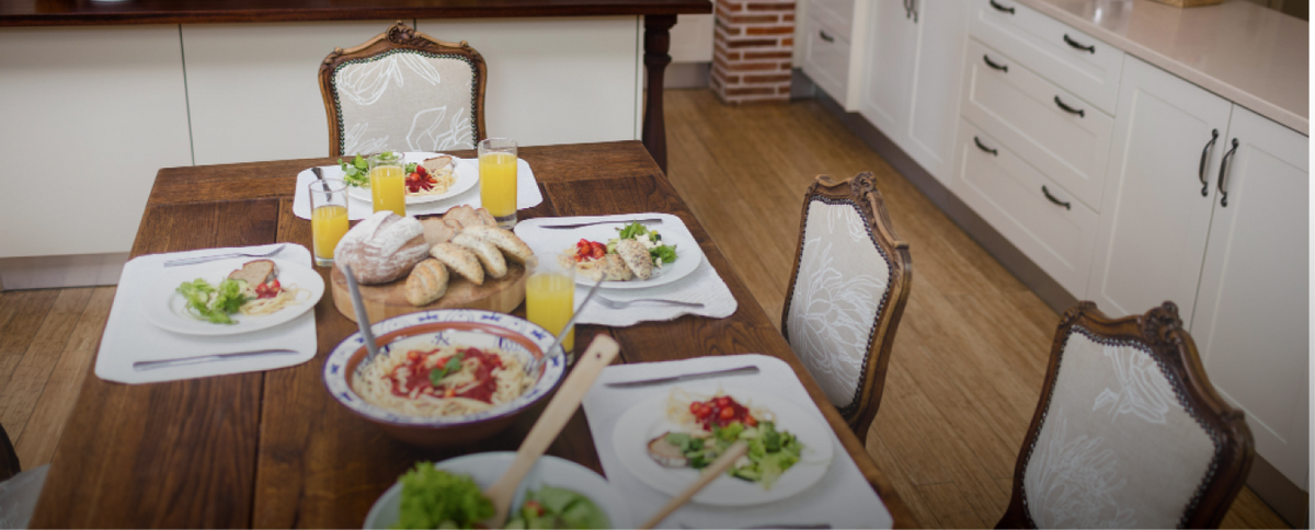 Kitchen & Dining